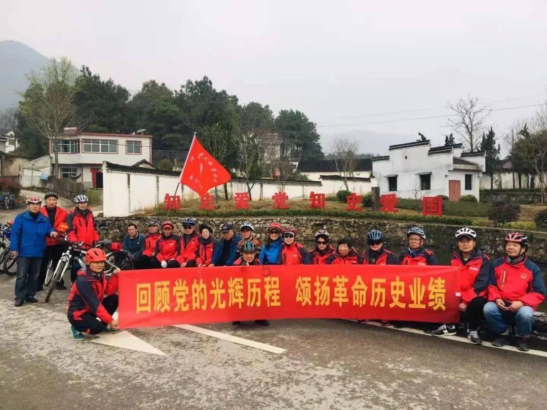 欧阳娜娜穿陈伟霆睡衣，你能接受异性穿你的睡衣吗？你如何评价她的行为？